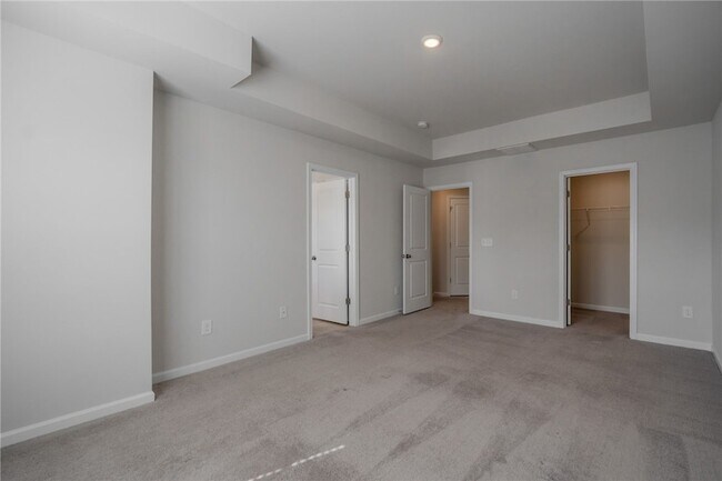 Building Photo - 14 Loebner Ln