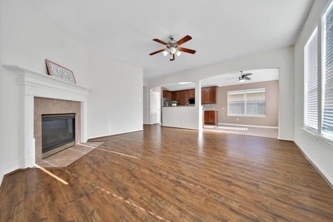 Building Photo - 815 McIntosh Bend Dr