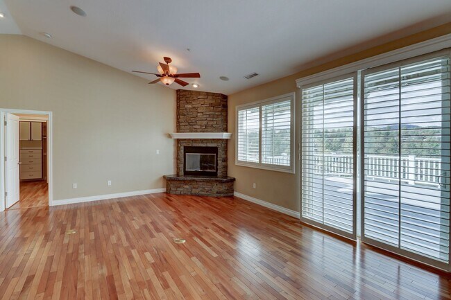 Building Photo - Incredible Home with Lake Views!