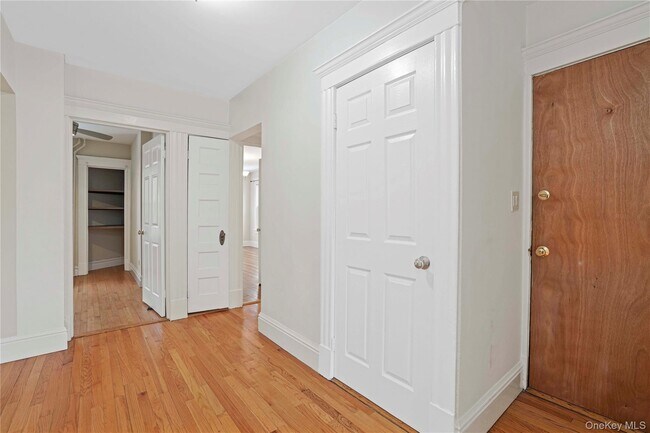 Building Photo - 206 New Broadway