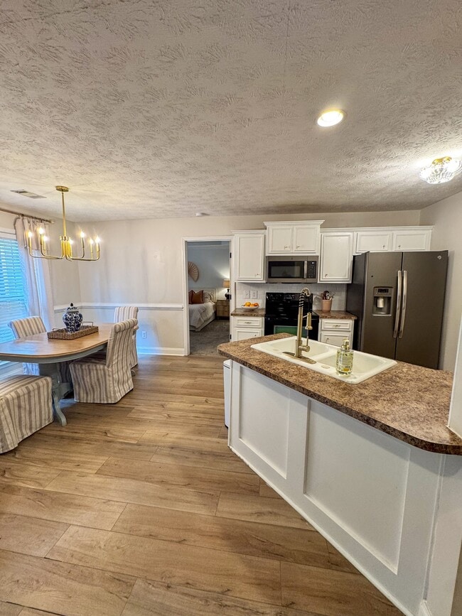 Building Photo - 127 Lee Rd 2181