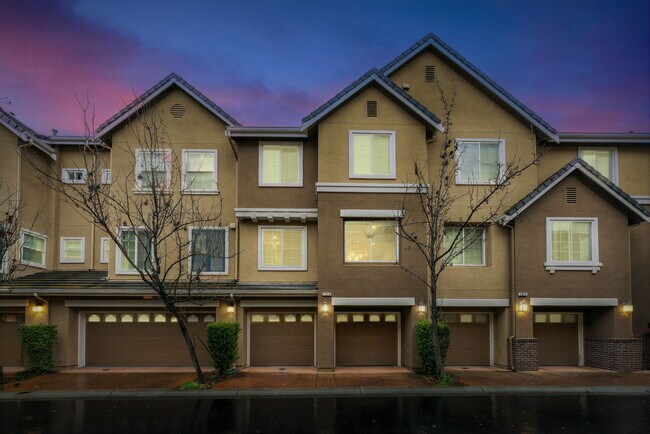 Building Photo - 1070 Tourmaline Ter