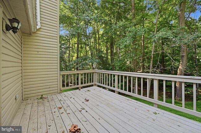 Building Photo - 2 English Hills Dr
