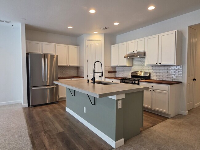 Building Photo - Updated 3-Bedroom Ranch in the Traditions Neighborhood – Move-In Incentives Available
