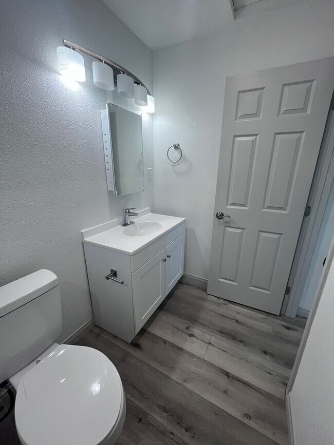 Building Photo - 202-204 Calla Avenue