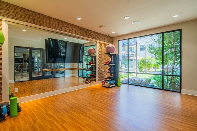 Building Photo - 730 E Marlette Ave
