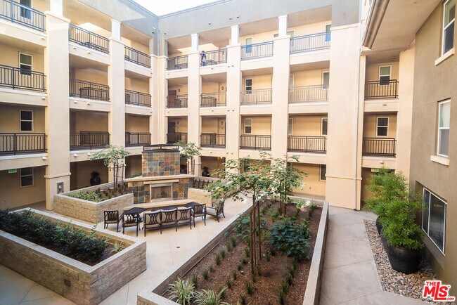 Building Photo - 6020 S Seabluff Dr