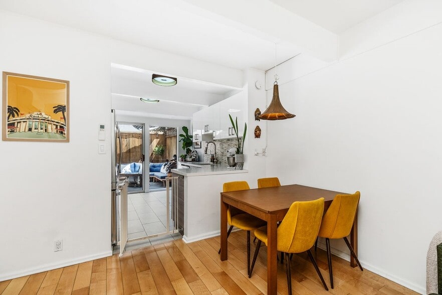 Building Photo - 4040 Grand View Blvd