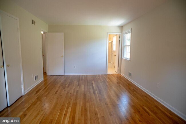 Building Photo - 5012 Larno Dr