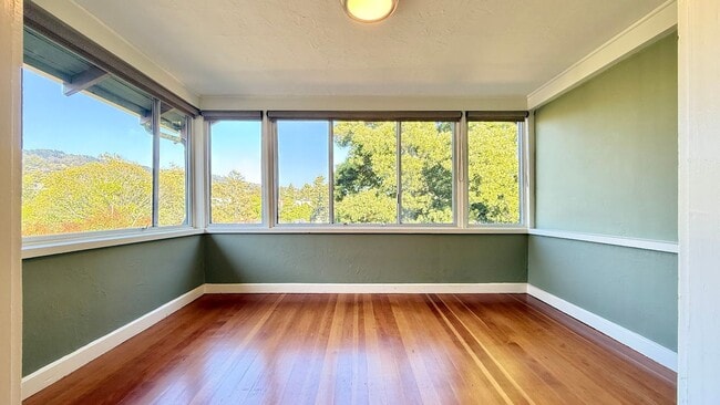 Building Photo - Glenview Craftsman Home with Exquisite Yard