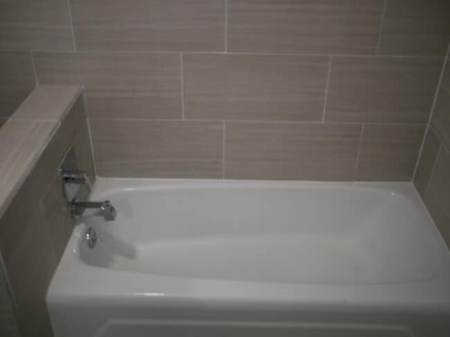 Building Photo - Charming 2-Bed, 1.5-Bath Home with 2-Car Garage in Hesperia, CA!