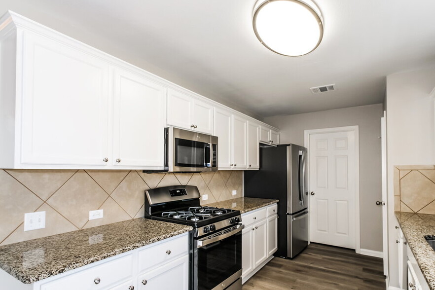 Building Photo - 388 Musgrav