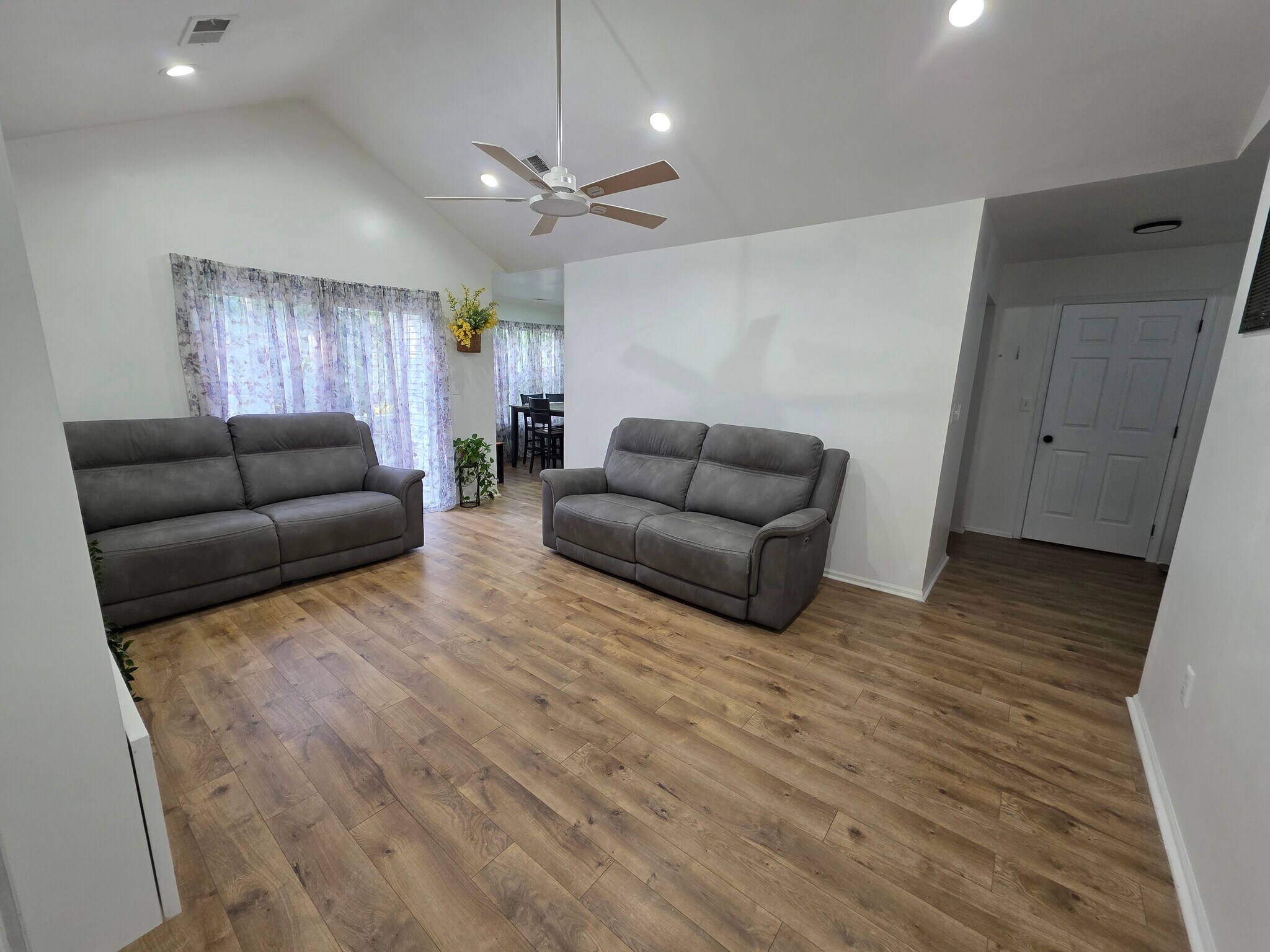 Building Photo - 1702 Cypress Ln