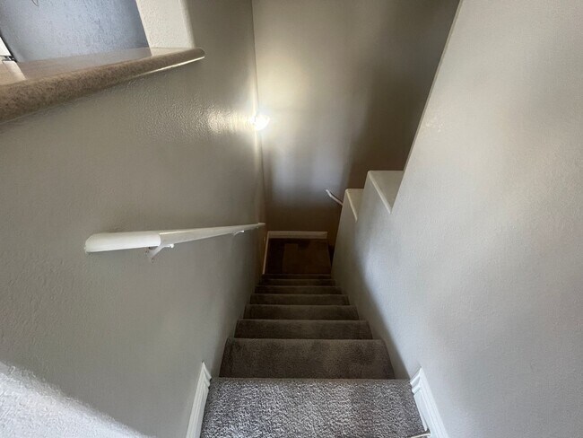 Building Photo - 2 bedroom 2 bath condo Gated community Nor...