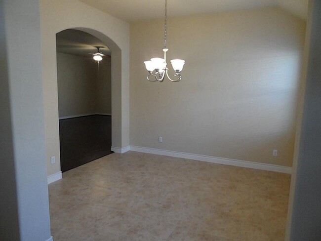 Building Photo - 5623 S Denham Ridge Ln