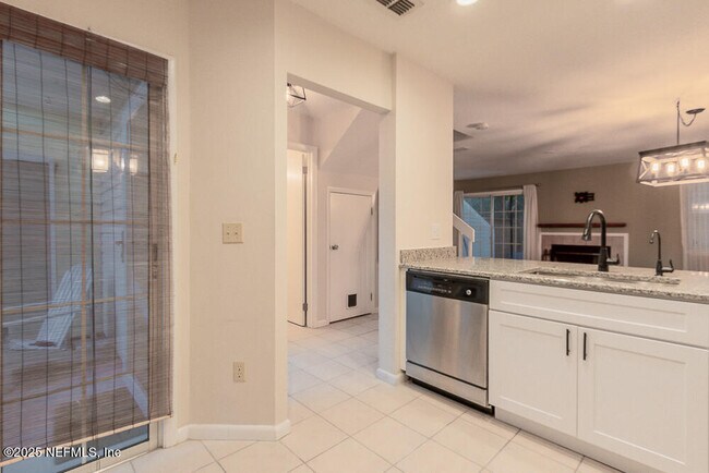 Building Photo - 1518 Spindrift Cir W