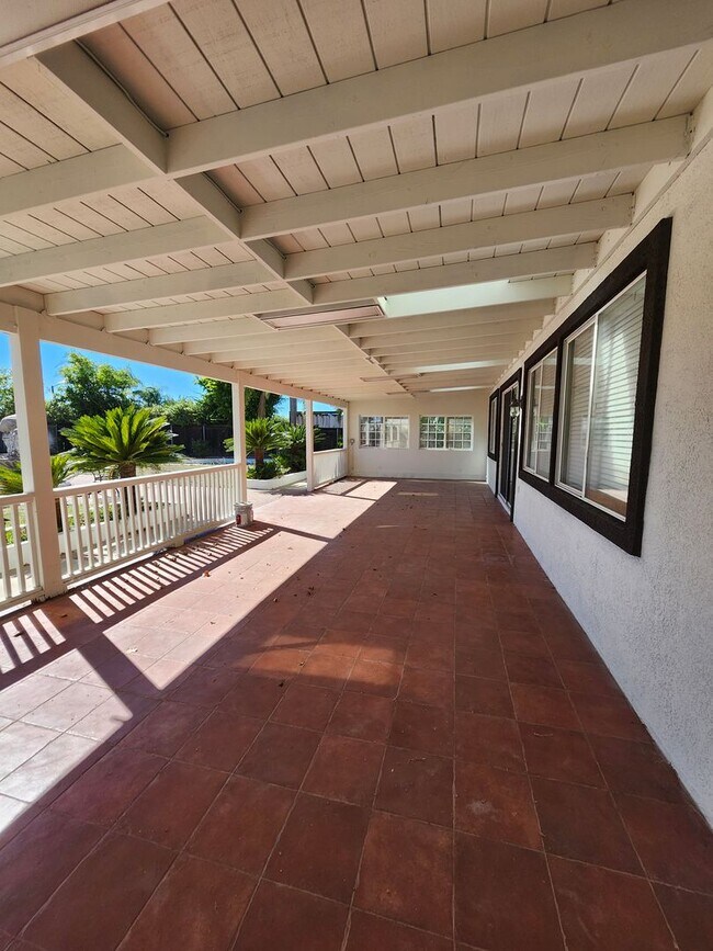 Building Photo - Beautiful two-story home located in the he...