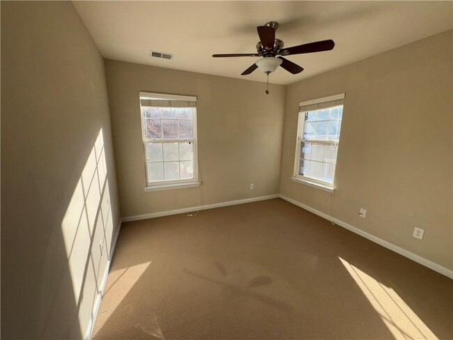 Building Photo - 5571 Lindeman Ln