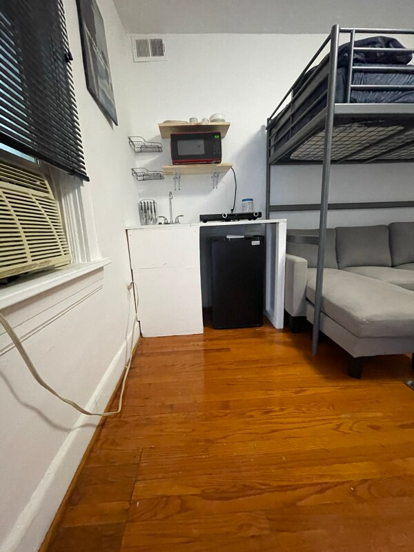 Building Photo - 3712 Parkside Dr