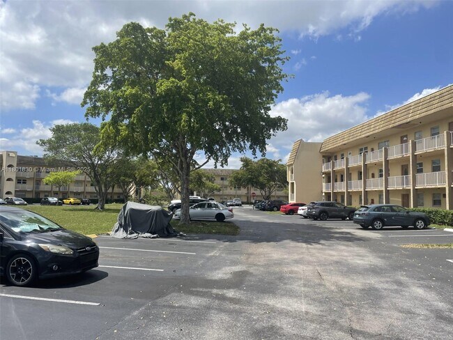 Building Photo - 8285 Sunrise Lakes Blvd