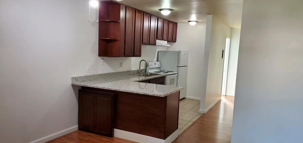 Building Photo - 4061 Park Center Ln