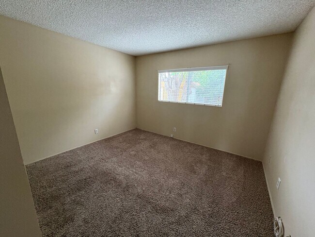 Building Photo - FOR RENT / 55+COMMUNITY