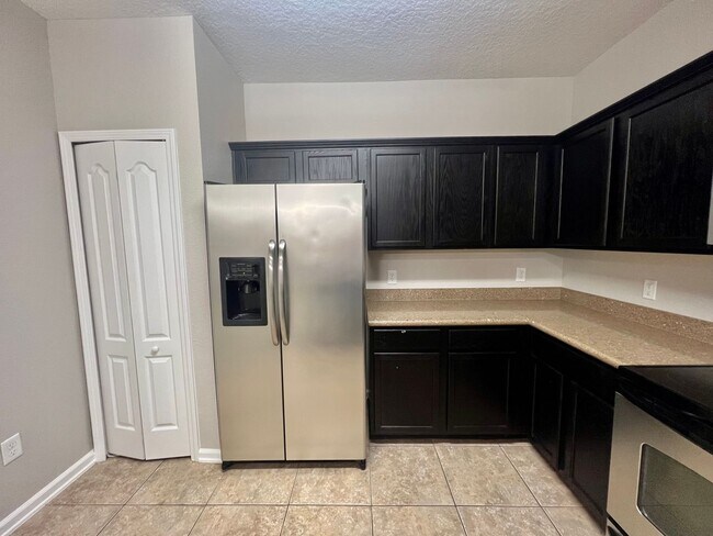 Building Photo - Stylish 3 Bedroom, 2 bath Condo with Woode...