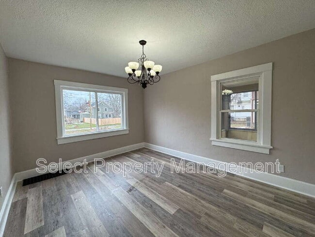 Building Photo - 2927 Hoagland Ave