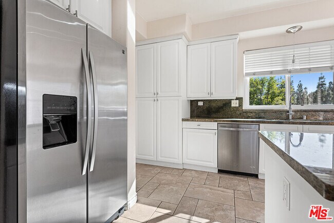 Building Photo - 24310 Belford Ct