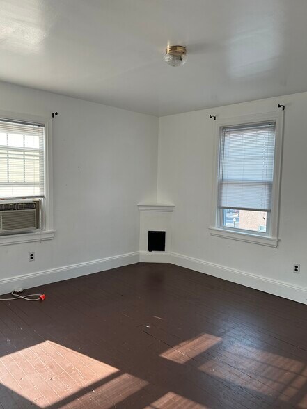 Building Photo - 1633 Old York Rd