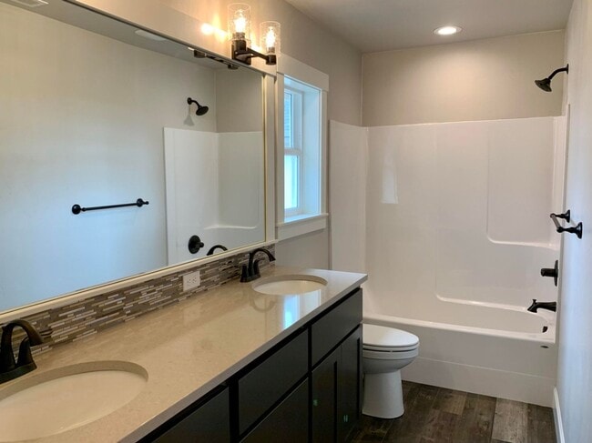 Building Photo - Beautiful Newer 4 Bedroom Home with A/C in Redmond!