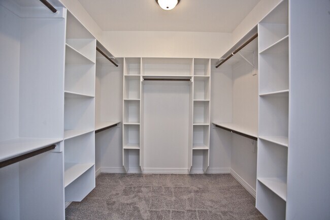 Building Photo - ***1004 Taylor Lane***