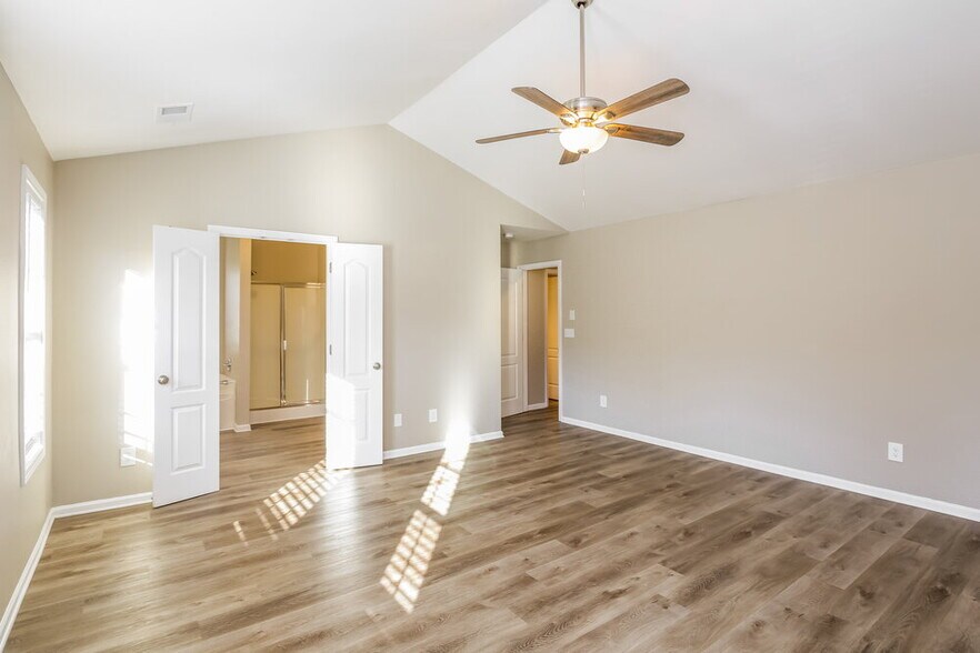 Building Photo - 6805 White Walnut Way