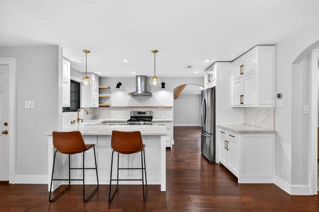 Building Photo - Not your average Davis rental.