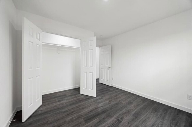 Building Photo - 2320 Wavell St