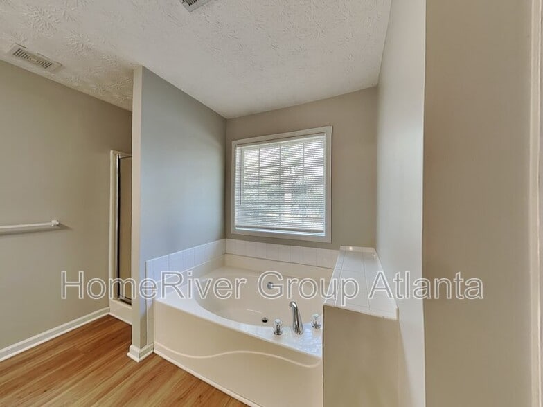 Building Photo - 649 Stonecrest Dr