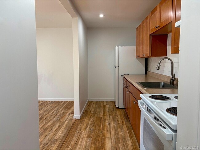 Building Photo - 447 NY-376