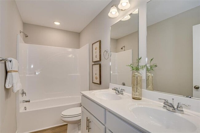 Building Photo - 105 Essence Dr