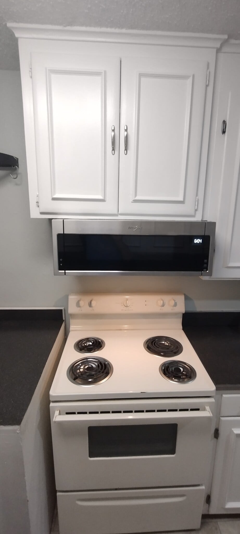 #5 stove/ oven/ microwave - 455 39th Ave N