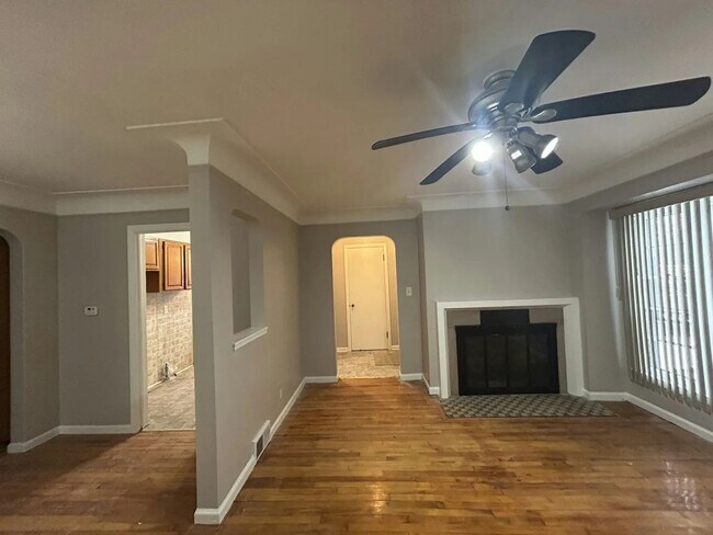 Building Photo - Charming Detroit Bungalow