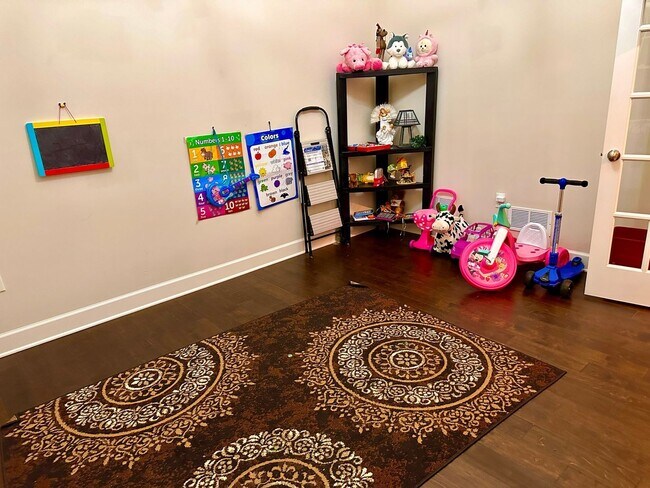 Building Photo - 3 Bedroom semi furnished Duplex type House in Imperial