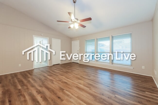 Building Photo - 2413 Golden Willow Ln