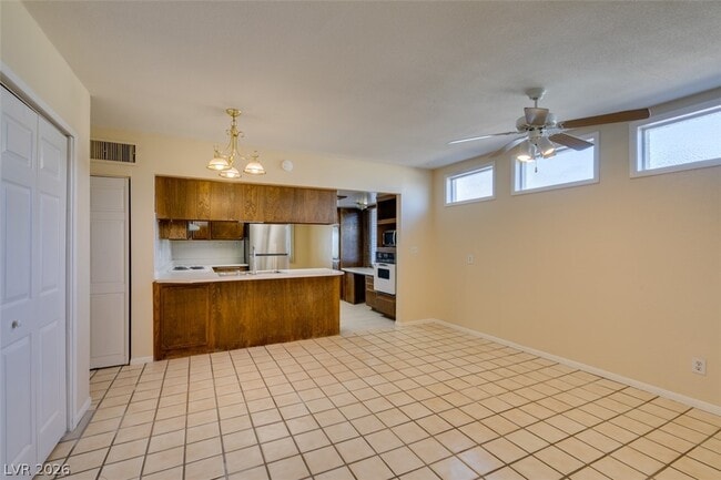 Building Photo - 5 Mallory St