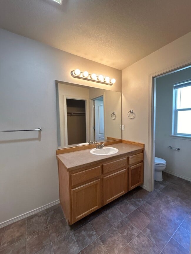 Building Photo - 3 Bedroom Townhouse in The Pines at Pilot ...
