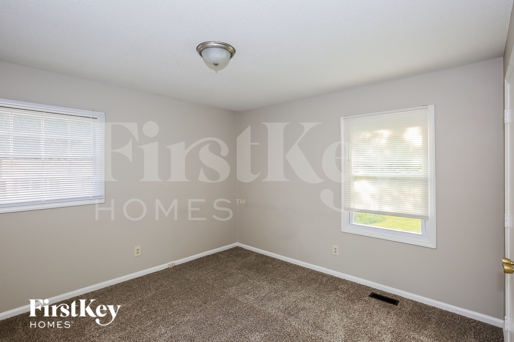 Building Photo - 2330 Knight Dr