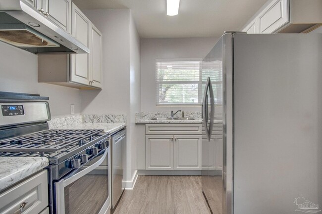 Building Photo - 1004 Kearny Dr