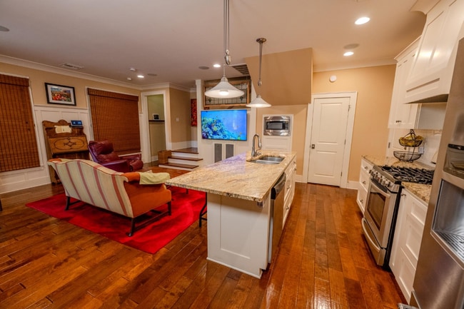 Building Photo - 605 N Orange St