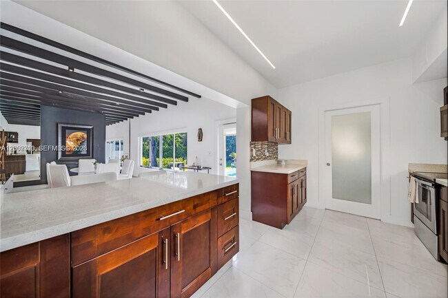 Building Photo - 3531 SW 1st Ave