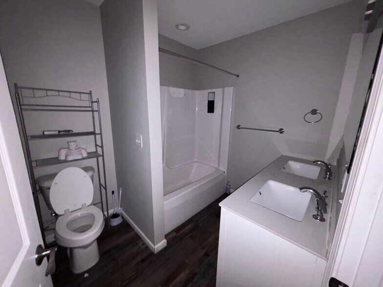 Building Photo - 512 N 2nd St