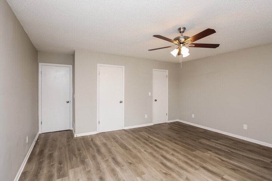 Building Photo - 649 Edwards Ct